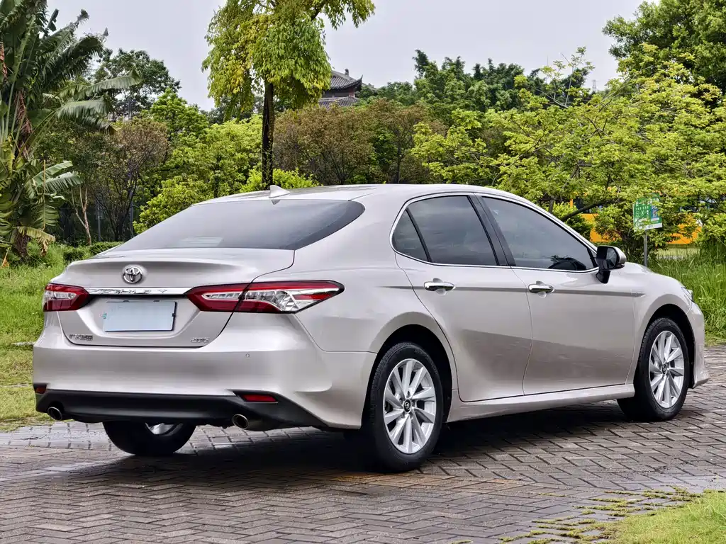 Toyota Camry 2022 — фото 10