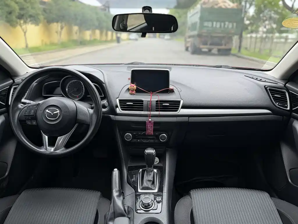 Mazda 3 Axela 2016