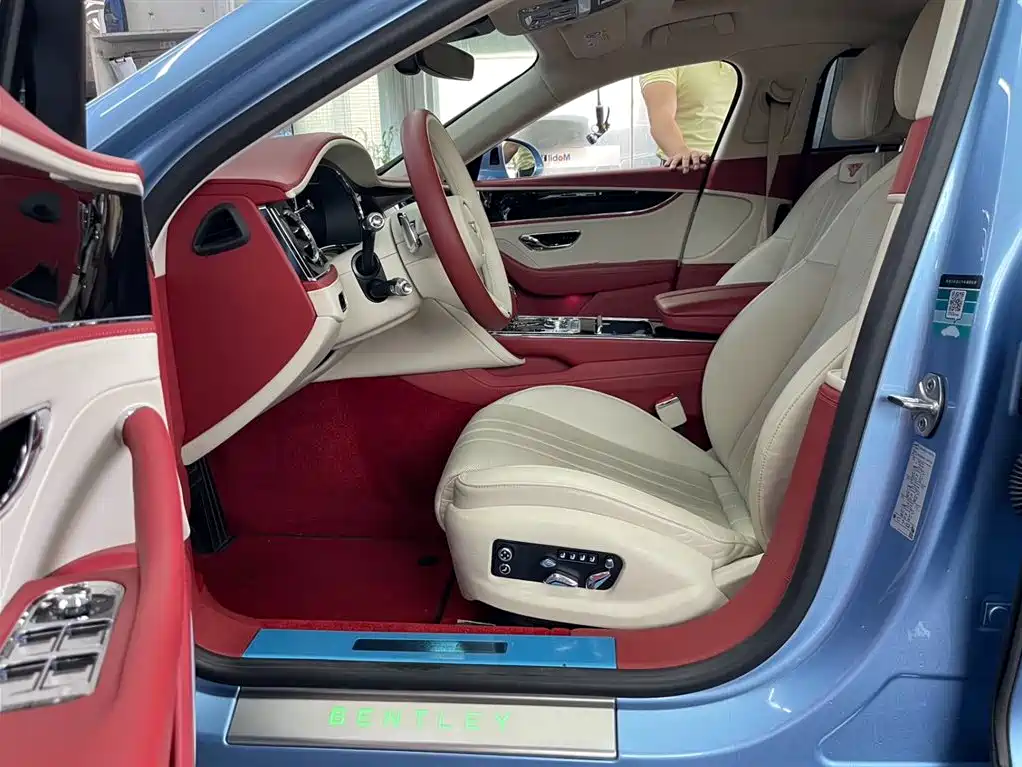 Bentley Flying Spur 2021 — фото 14