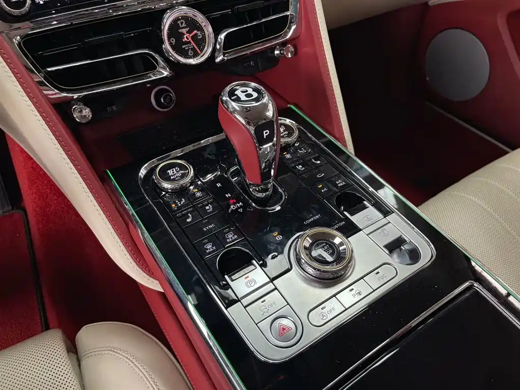 Bentley Flying Spur 2021 — фото 17