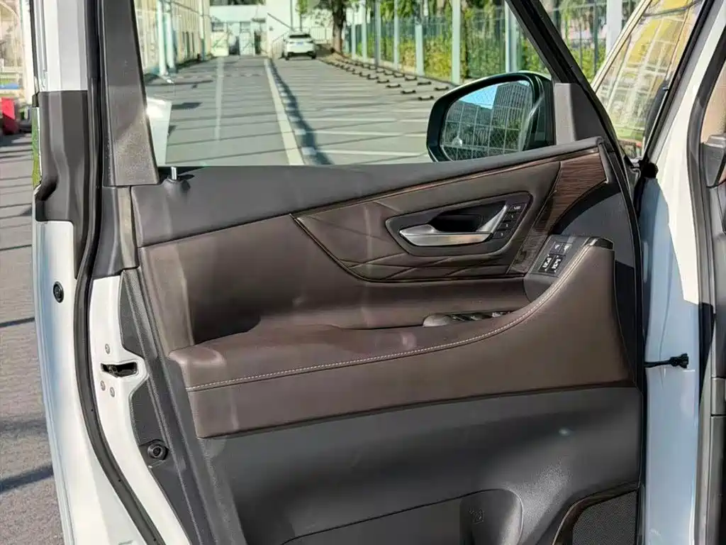 Toyota Alphard 2023 — фото 5