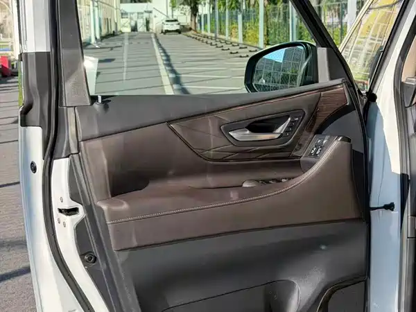 Toyota Alphard 2023