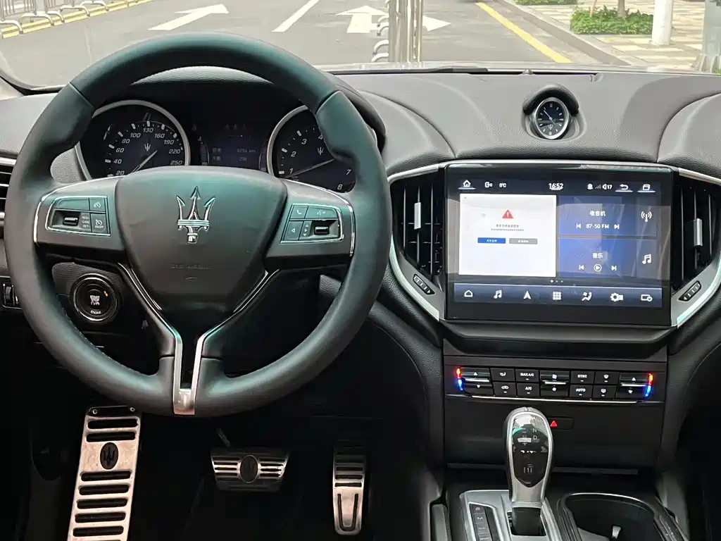 Maserati Ghibli 2015 — фото 12