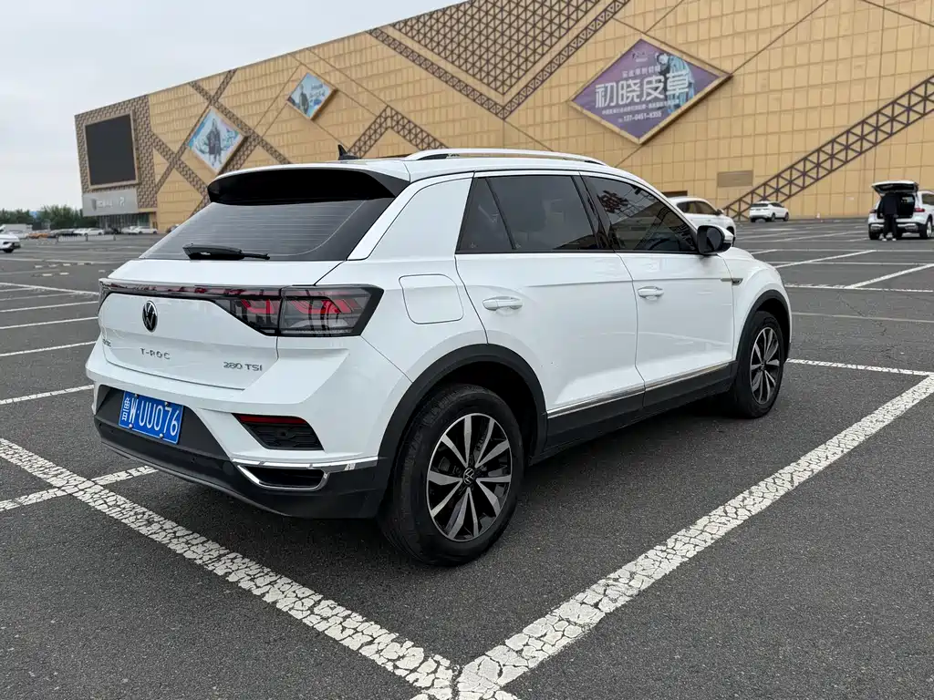 Volkswagen T-Roc 2023 — фото 4