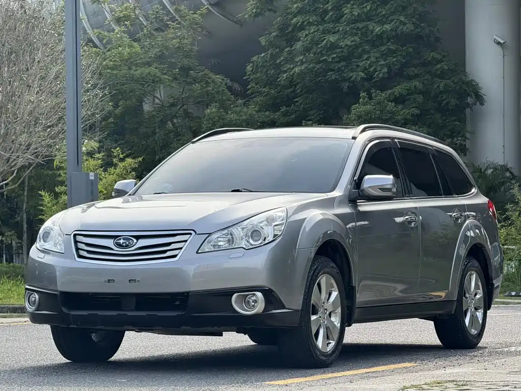 Subaru Outback 2010 — фото 1
