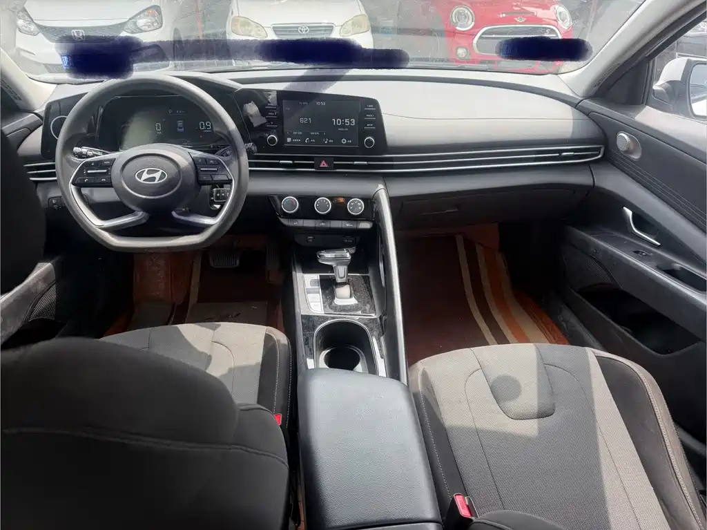 Hyundai Elantra 2024