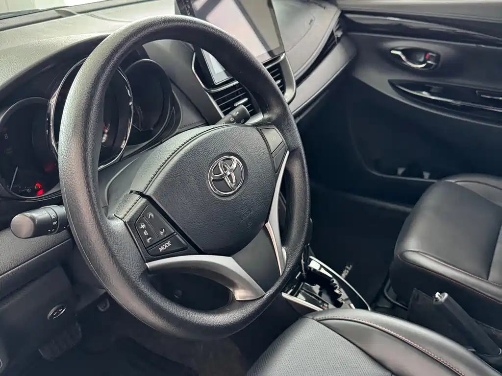 Toyota Yaris L 2022 — фото 8