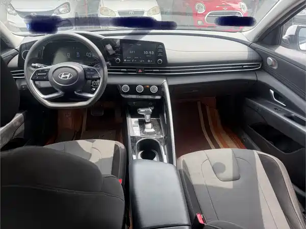 Hyundai Elantra 2024