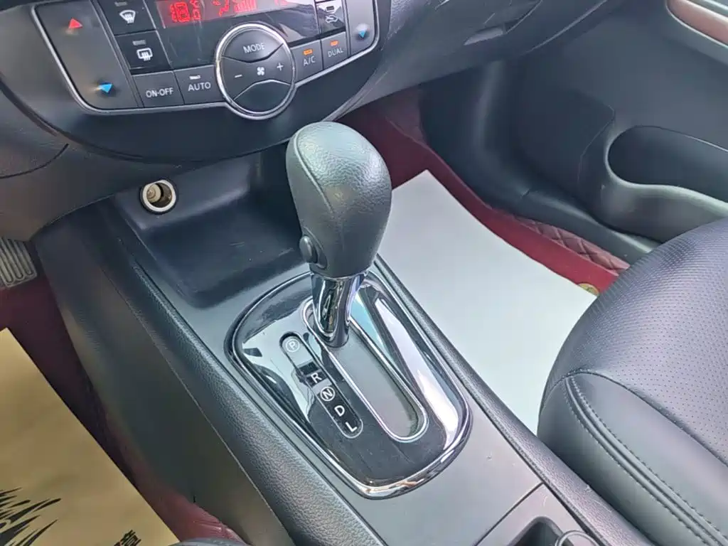 Nissan Tiida 2016 — фото 14