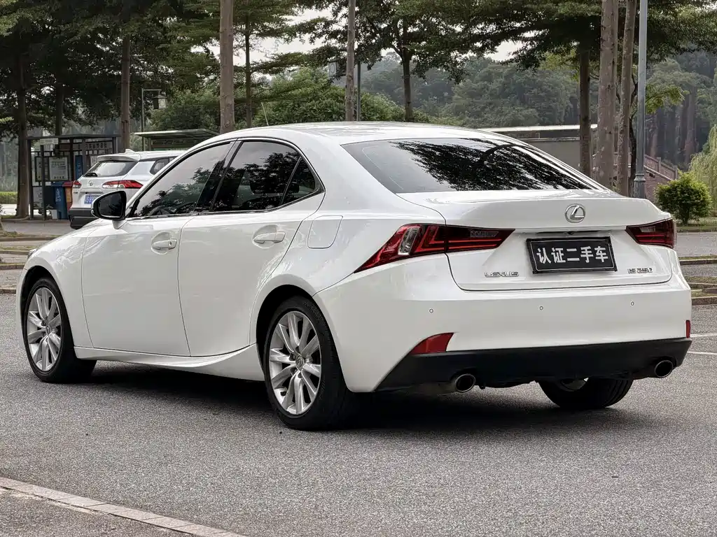 Lexus IS 2015 — фото 9