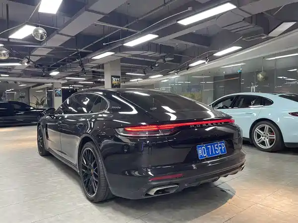 Porsche Panamera 2023