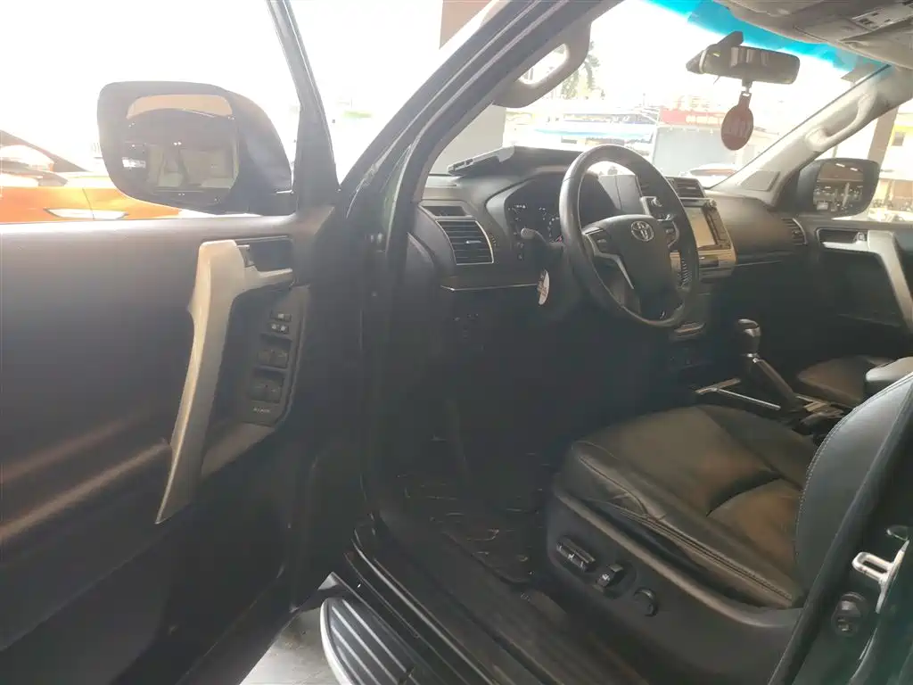 Toyota Prado 2018 — фото 16