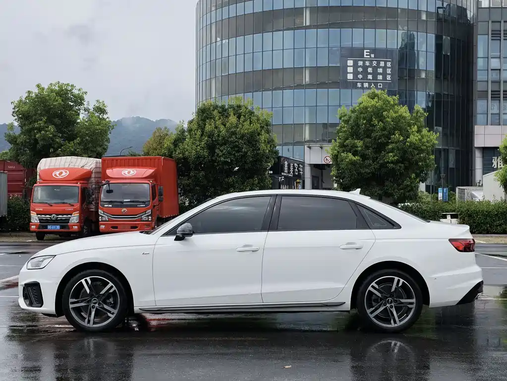 Audi A4L 2023 — фото 10