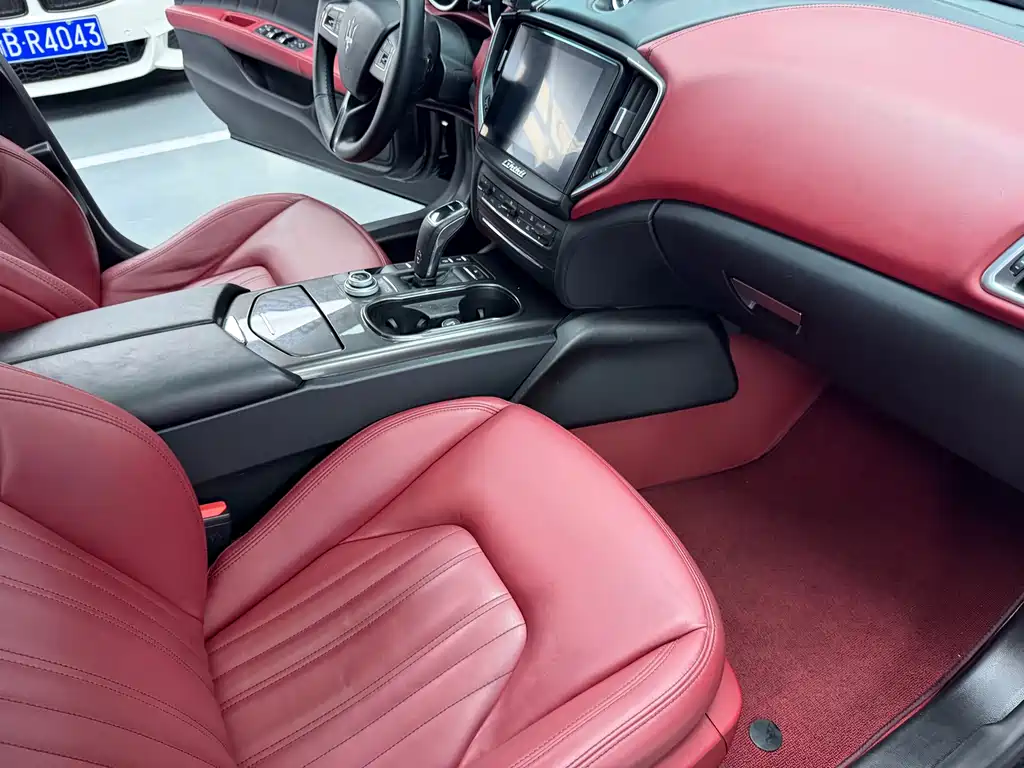 Maserati Ghibli 2019 — фото 13
