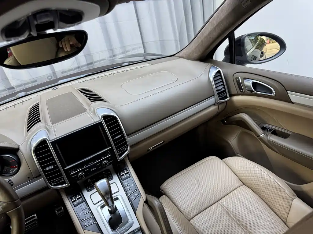 Porsche Cayenne 2012 — фото 10