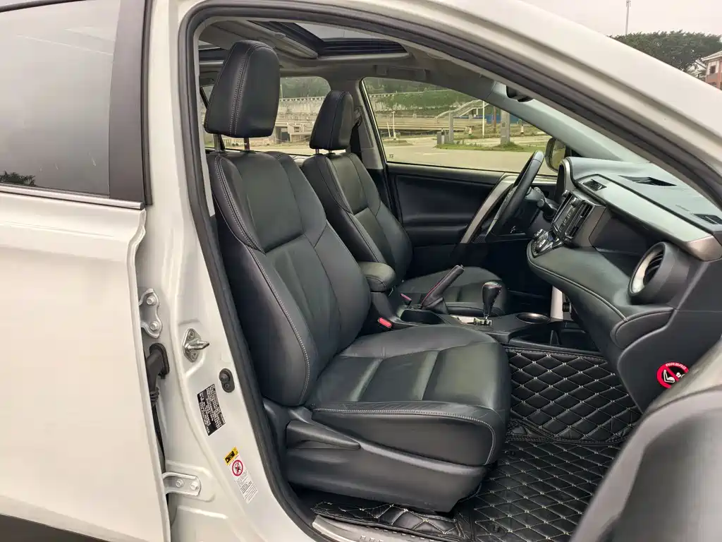 Toyota RAV4 2015 — фото 14