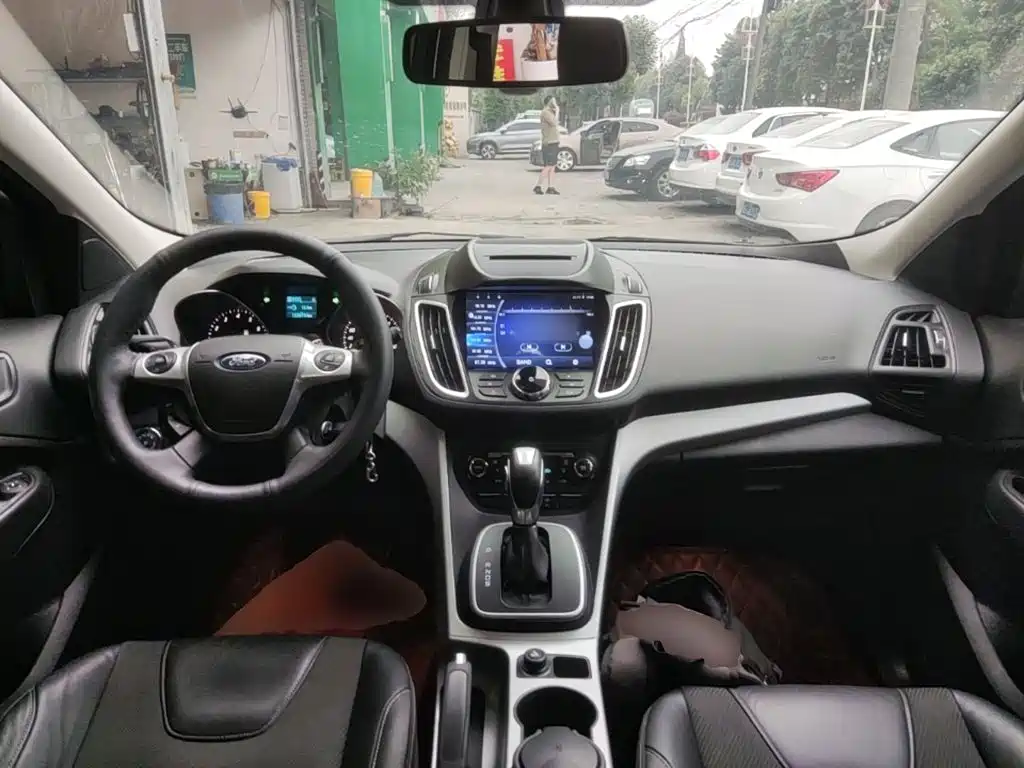 Ford Kuga 2015 — фото 10