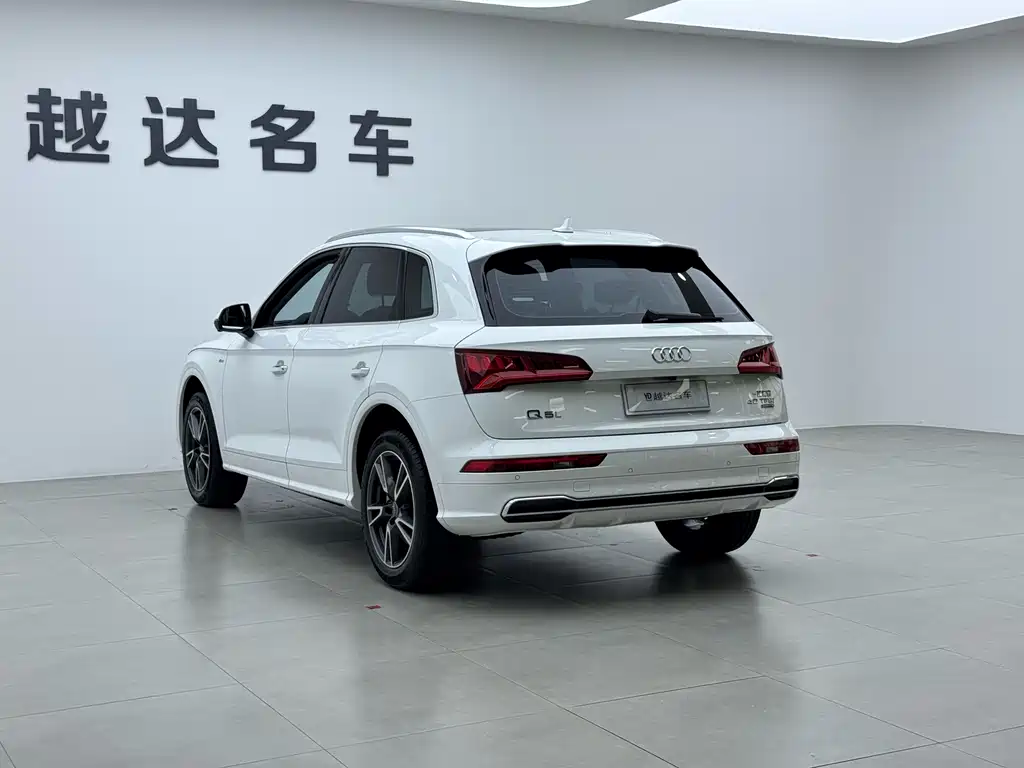 Audi Q5L 2021 — фото 21