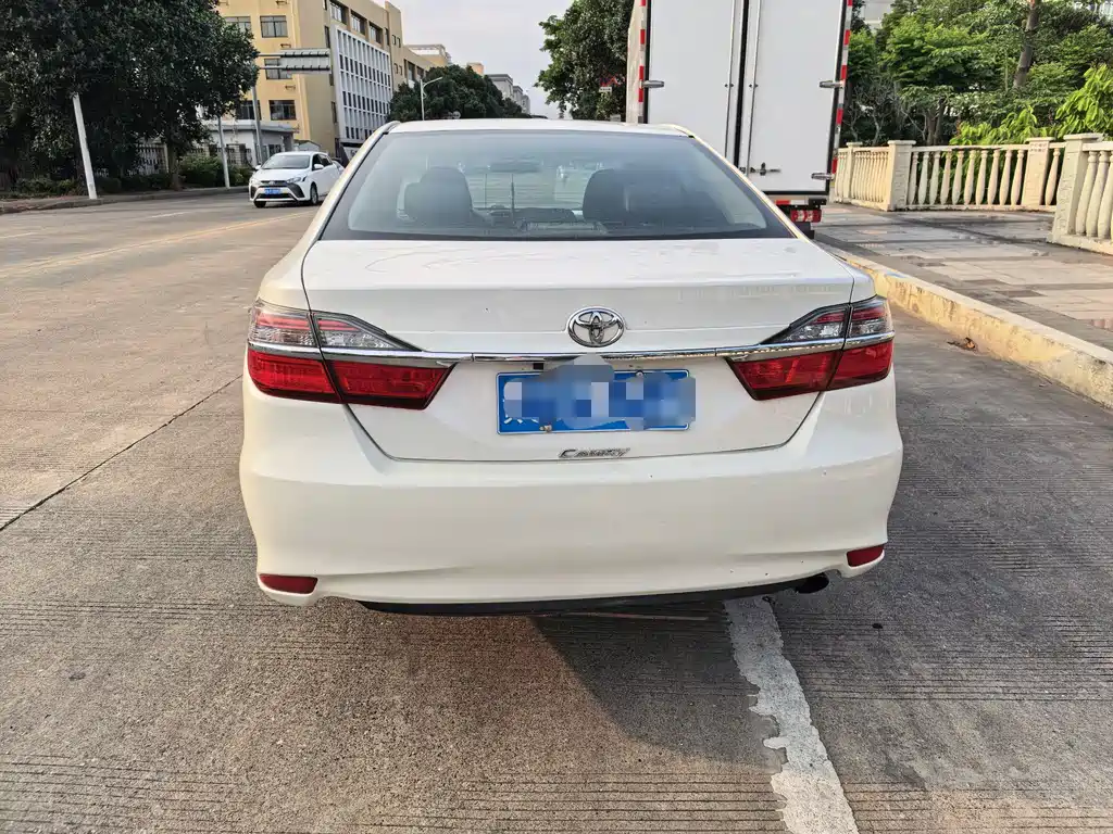 Toyota Camry 2015 — фото 12