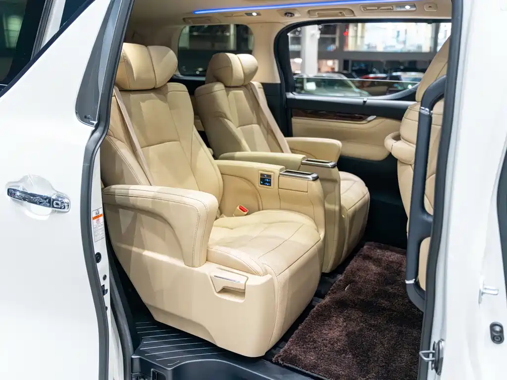 Toyota Alphard 2021 — фото 11