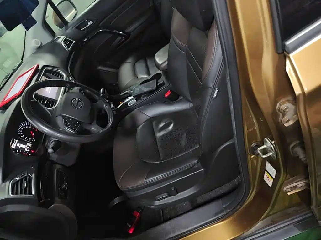 GAC Trumpchi GS4 2016 — фото 15