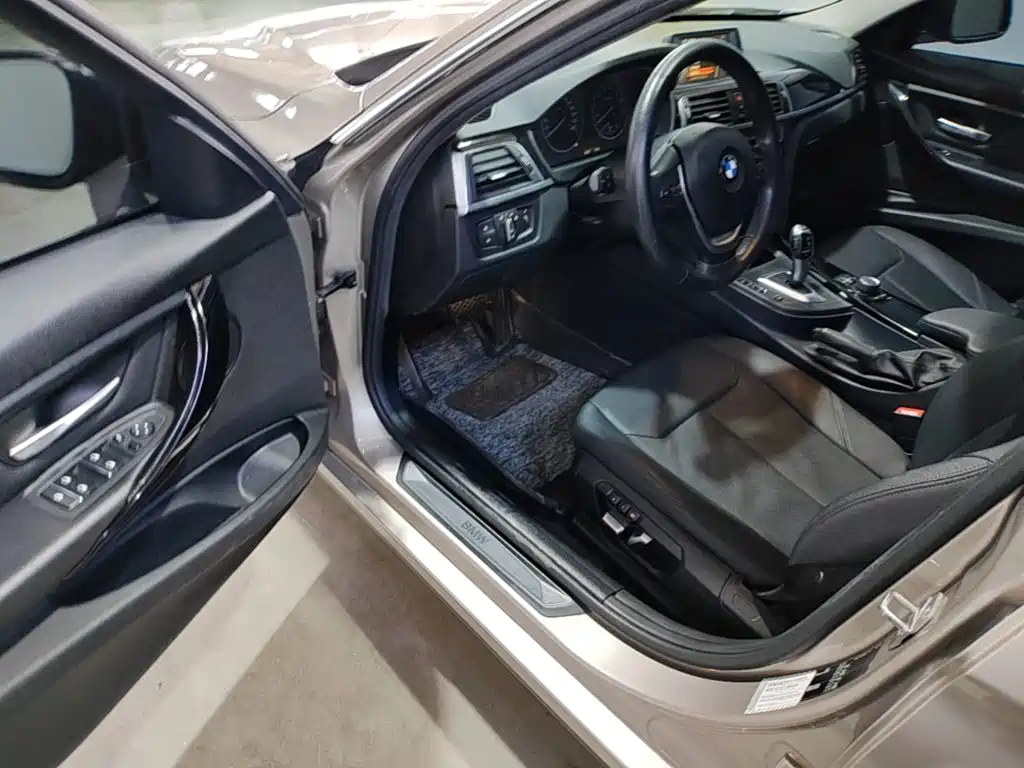BMW 3 Series 2017 — фото 16