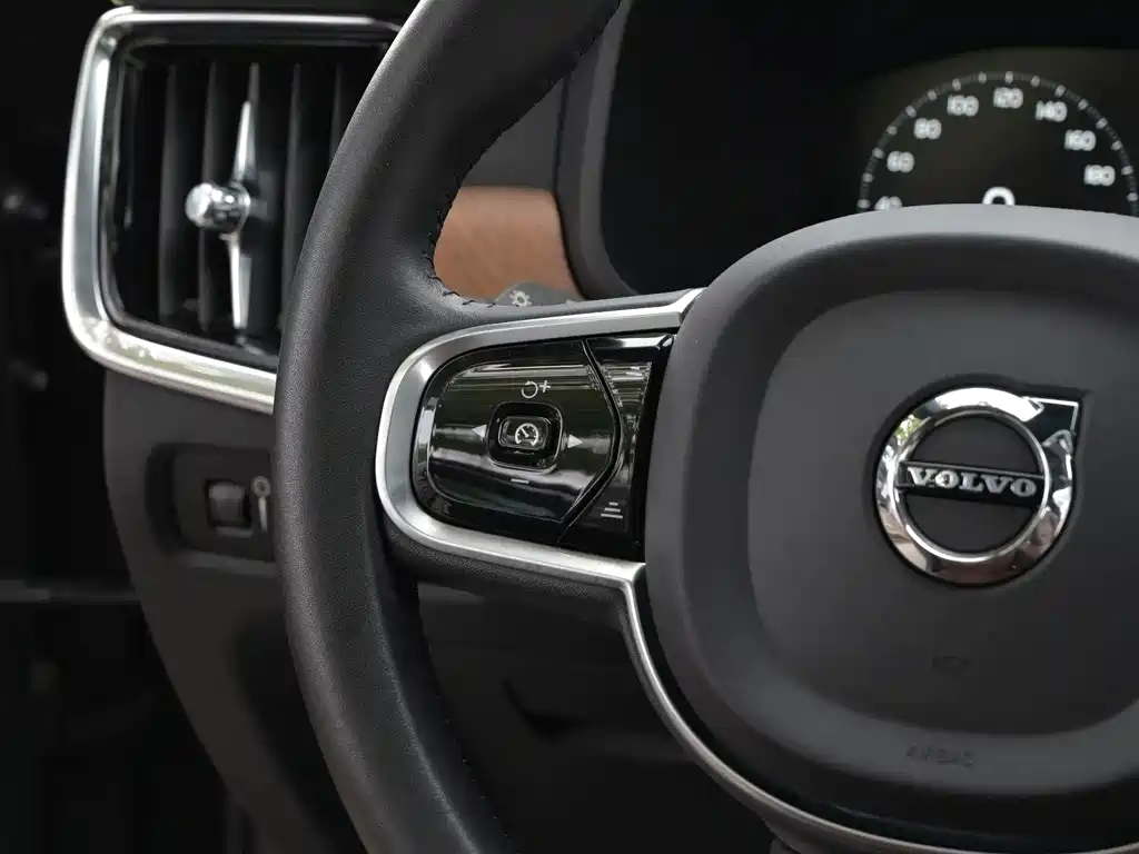 Volvo S90 Plug-In Hybrid 2021 — фото 13