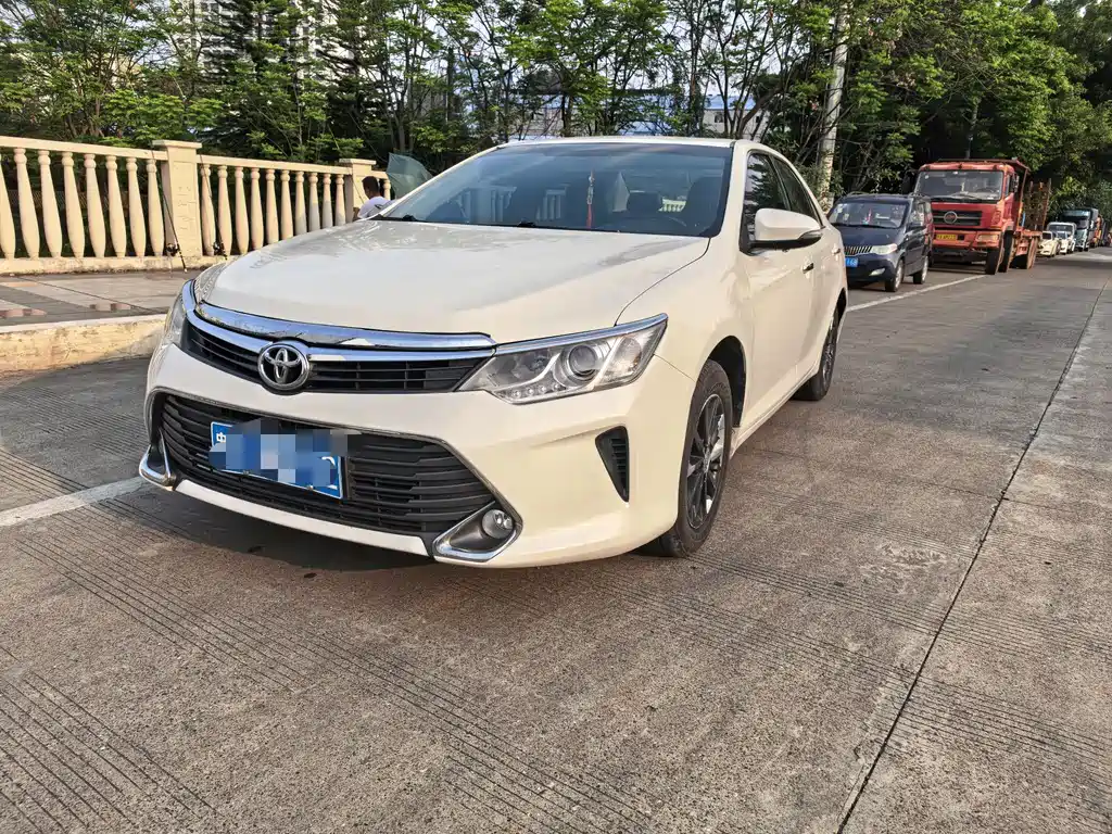 Toyota Camry 2015 — фото 1