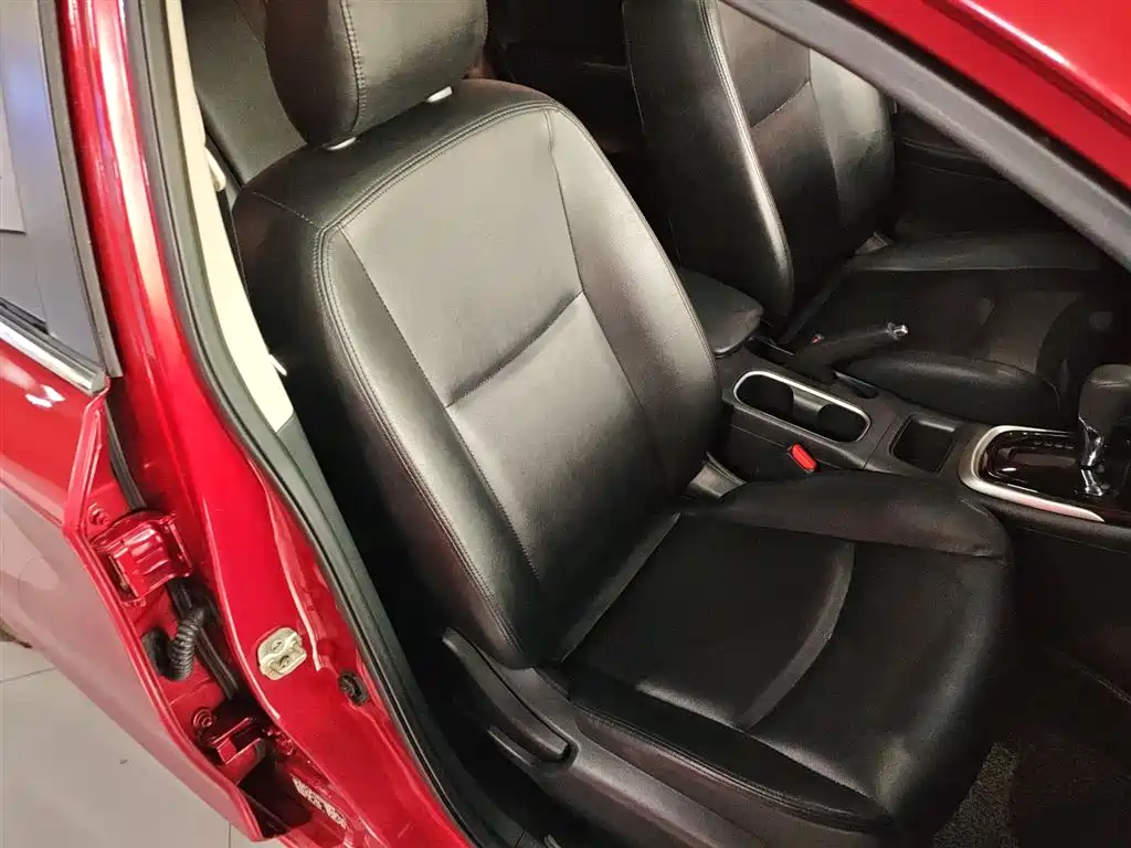 Nissan Tiida 2018 — фото 20