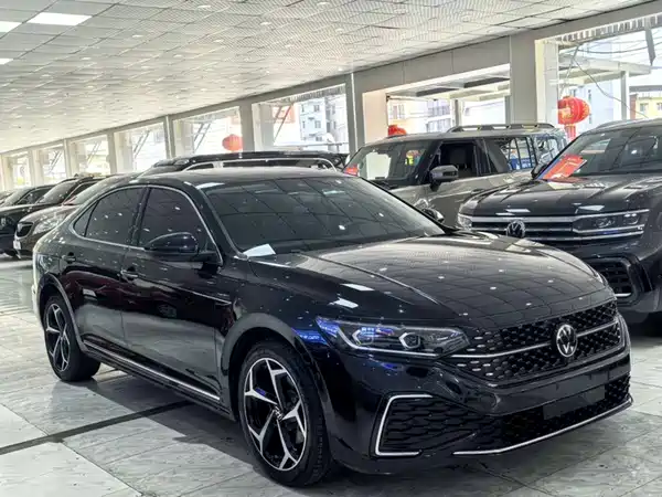 Volkswagen Passat 2024
