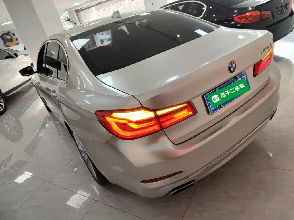 BMW 5 Series 2019 — фото 23