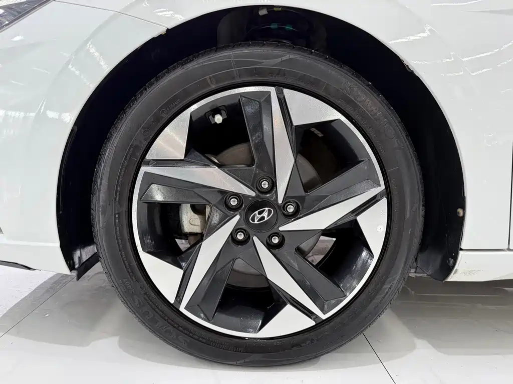 Hyundai Elantra 2022 — фото 10
