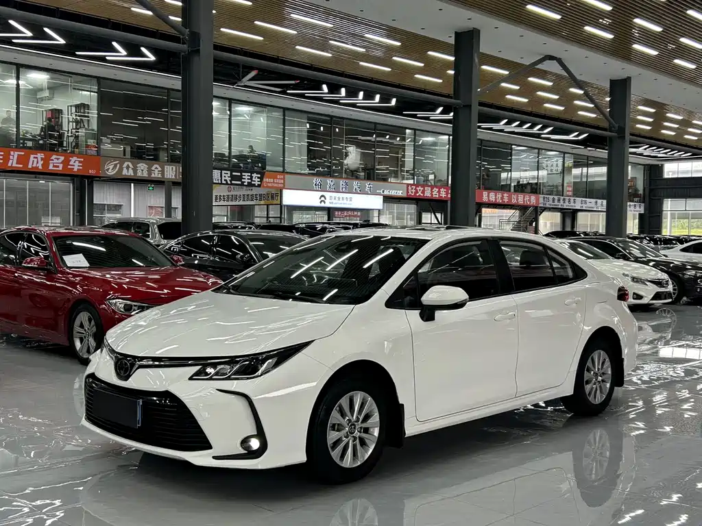 Toyota Corolla 2020 — фото 1
