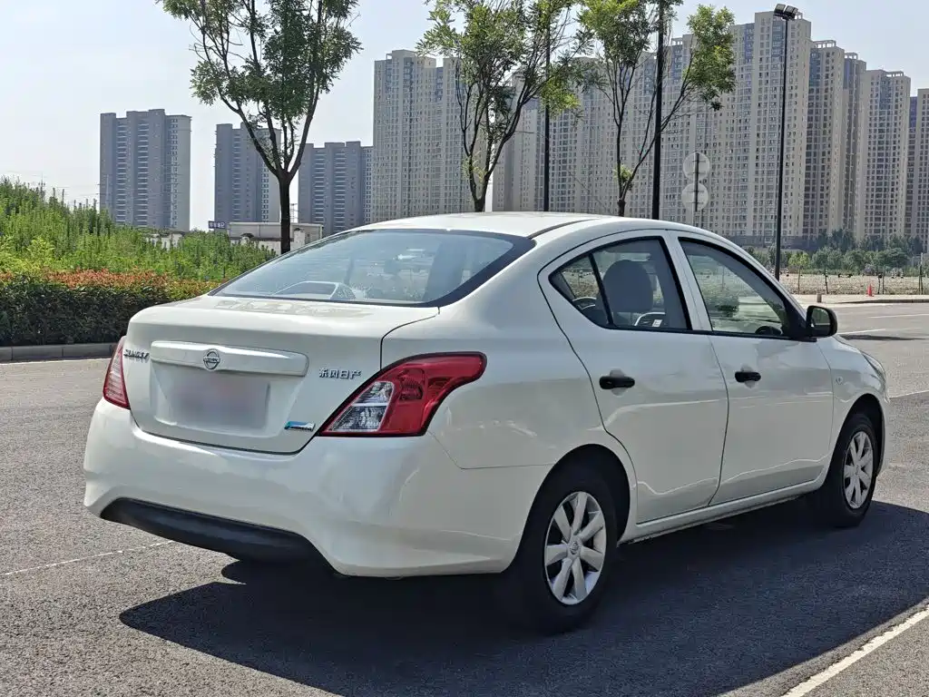 Nissan Sunny 2014 — фото 15