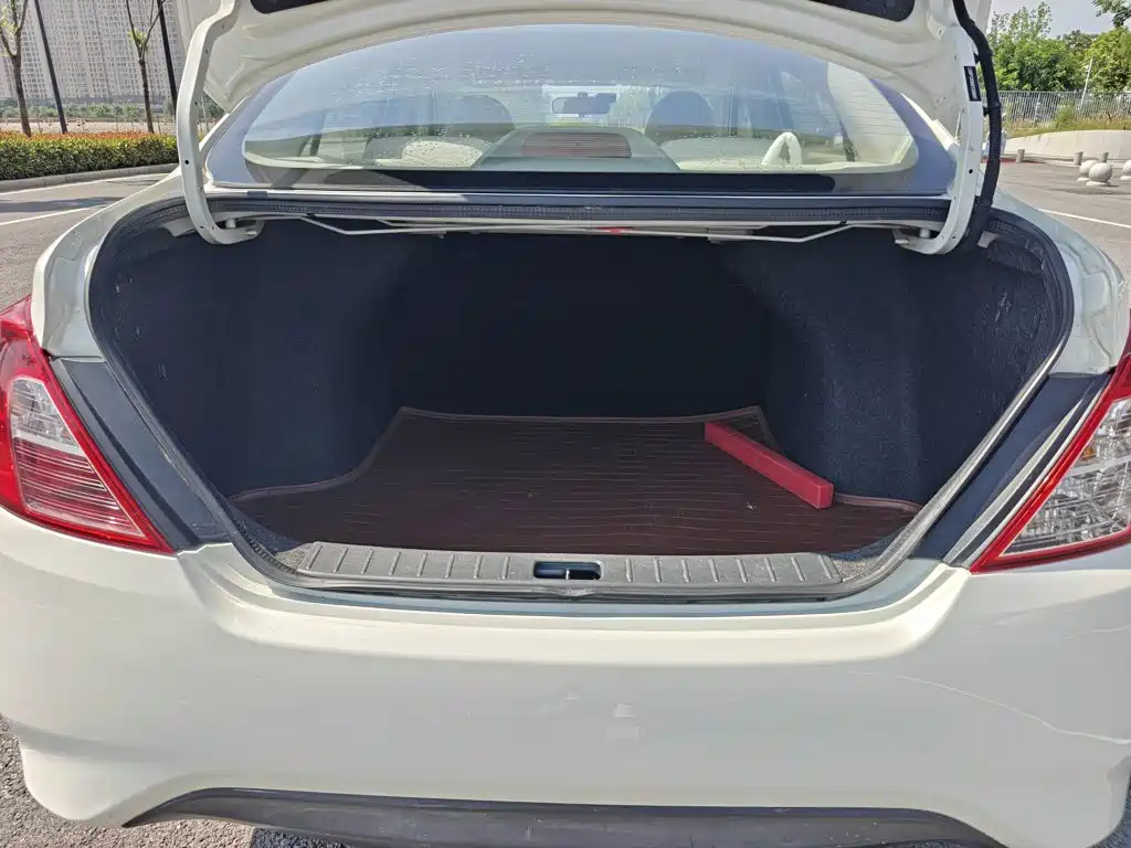 Nissan Sunny 2014 — фото 17