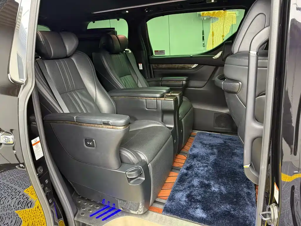 Toyota Alphard 2021 — фото 12