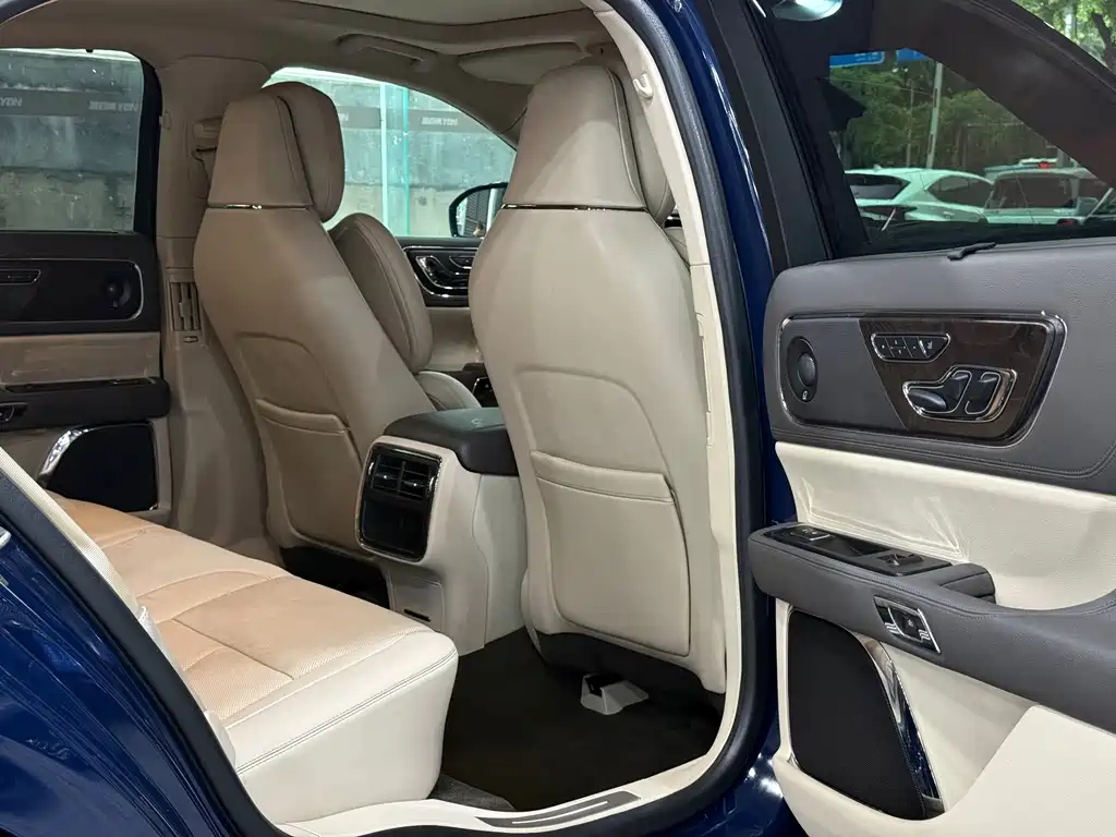 Lincoln Continental 2020 — фото 10