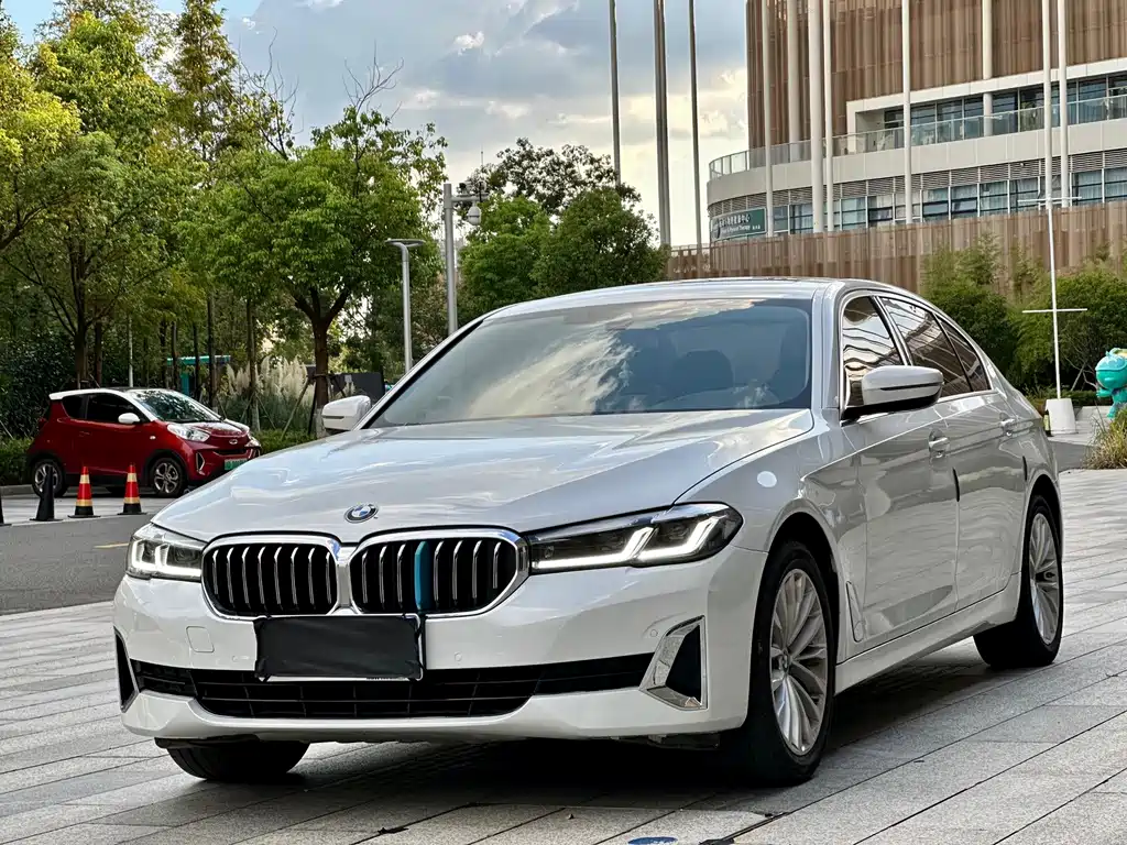 BMW 5 Series 2021 — фото 1