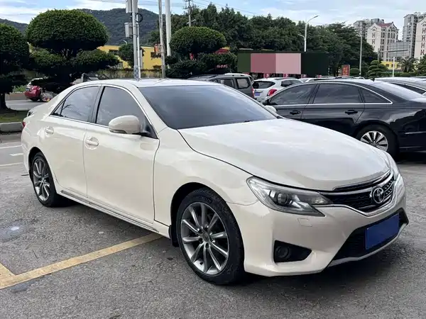 Toyota Reiz 2015