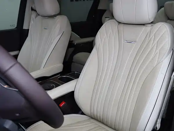 Hongqi HQ9 2025