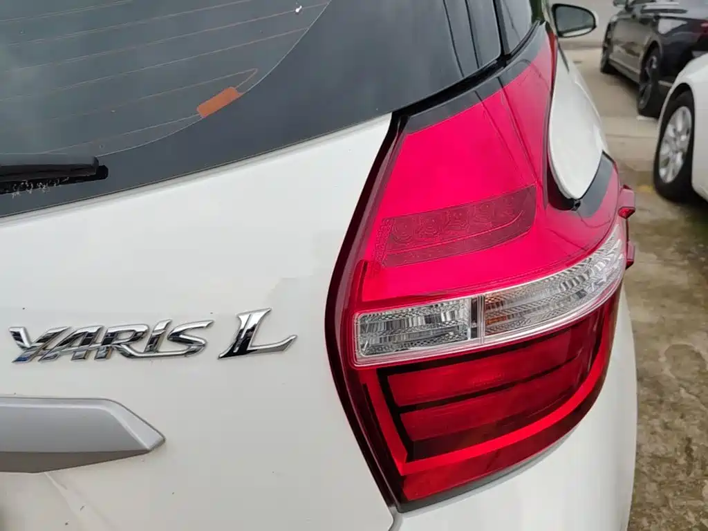 Toyota Yaris L 2022 — фото 8