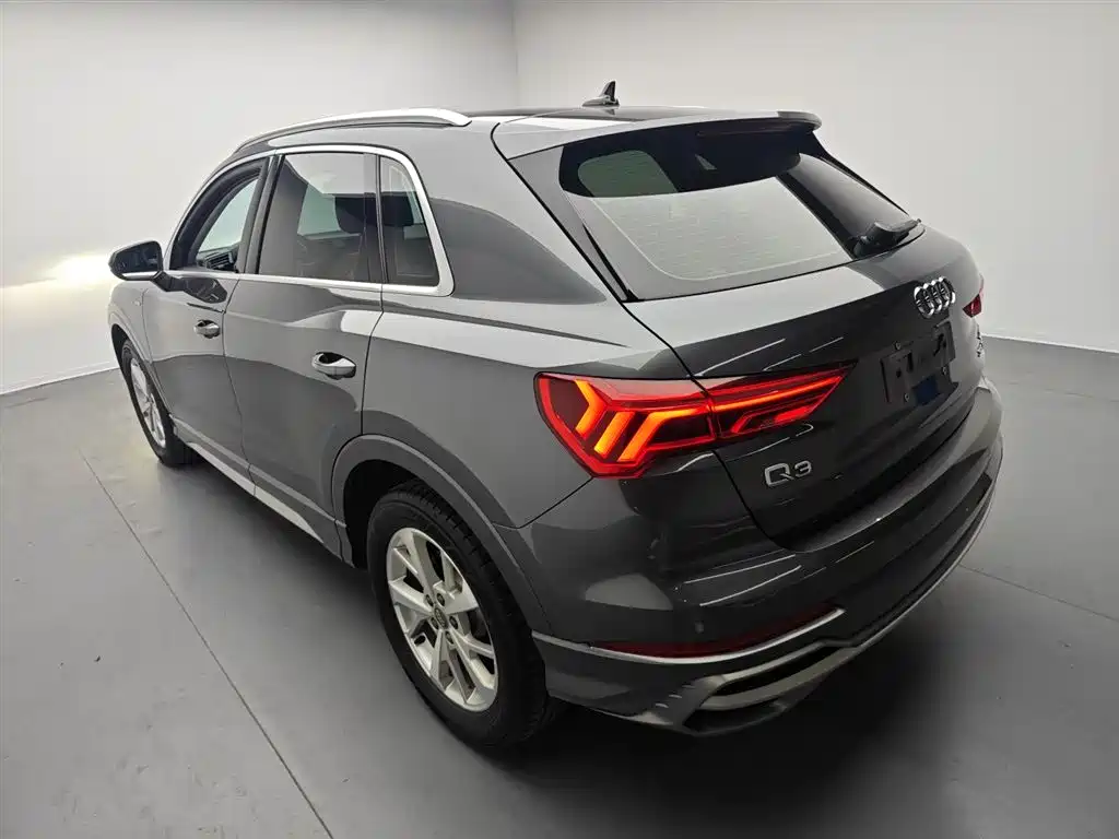 Audi Q3 2019 — фото 23