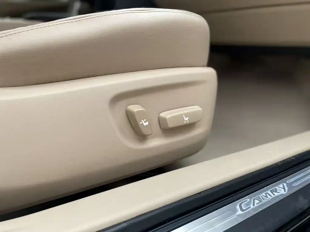 Toyota Camry 2015 — фото 16
