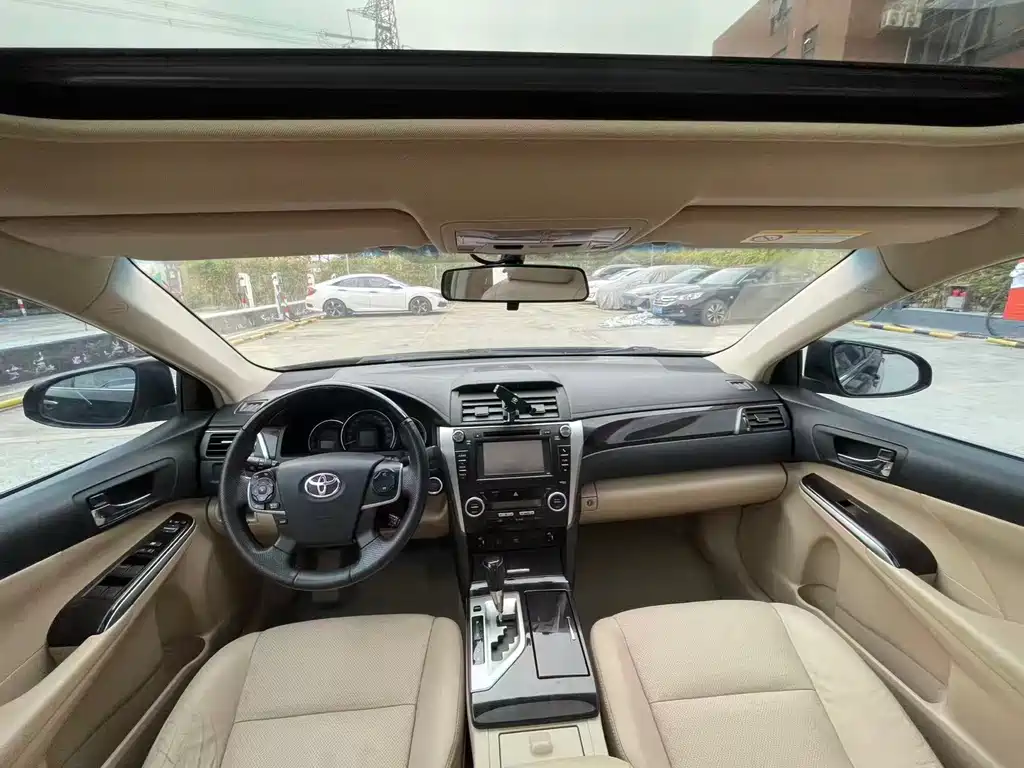 Toyota Camry 2015 — фото 11