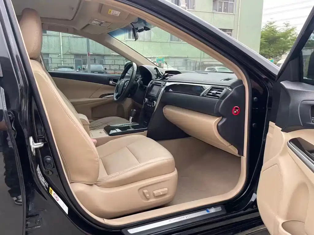Toyota Camry 2015 — фото 13