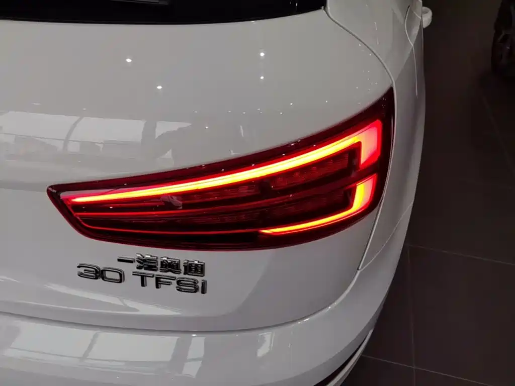 Audi Q3 2016 — фото 8