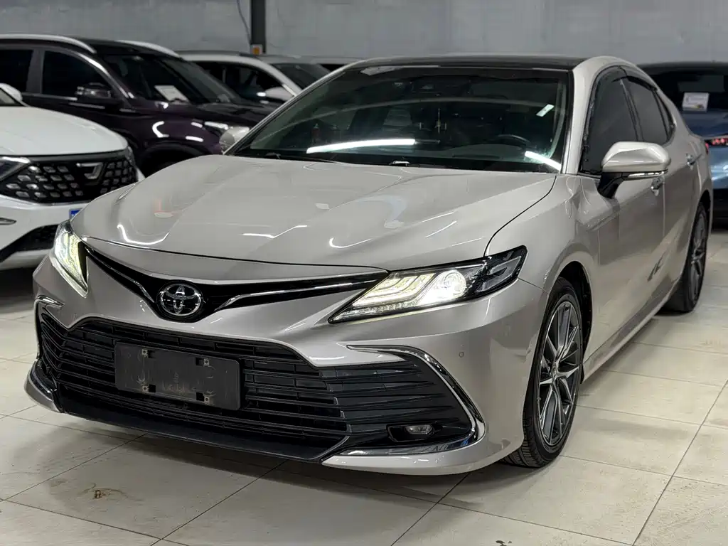 Toyota Camry 2021 — фото 1