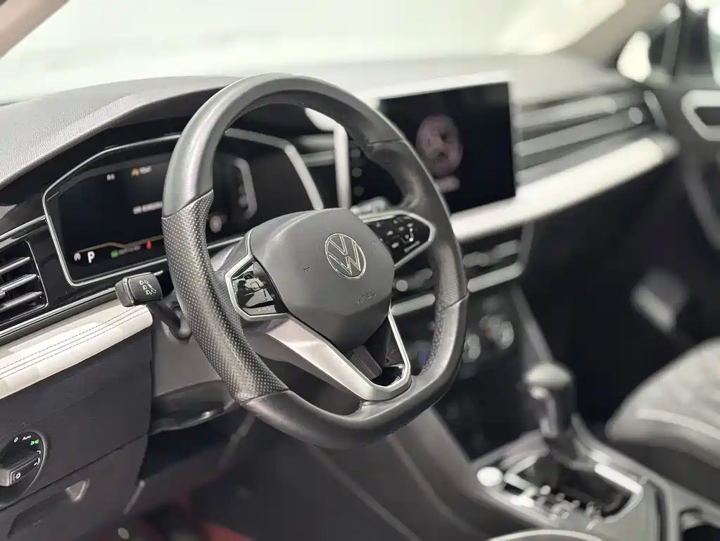 Volkswagen Tiguan L 2023 — фото 11