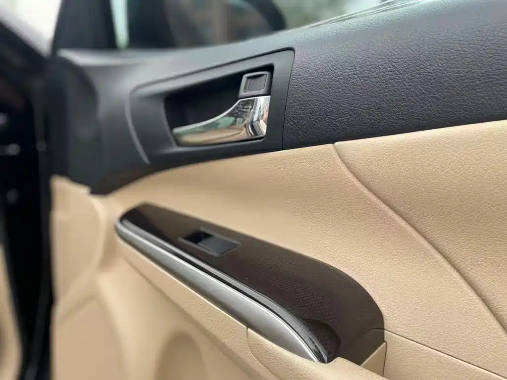 Toyota Camry 2015 — фото 17