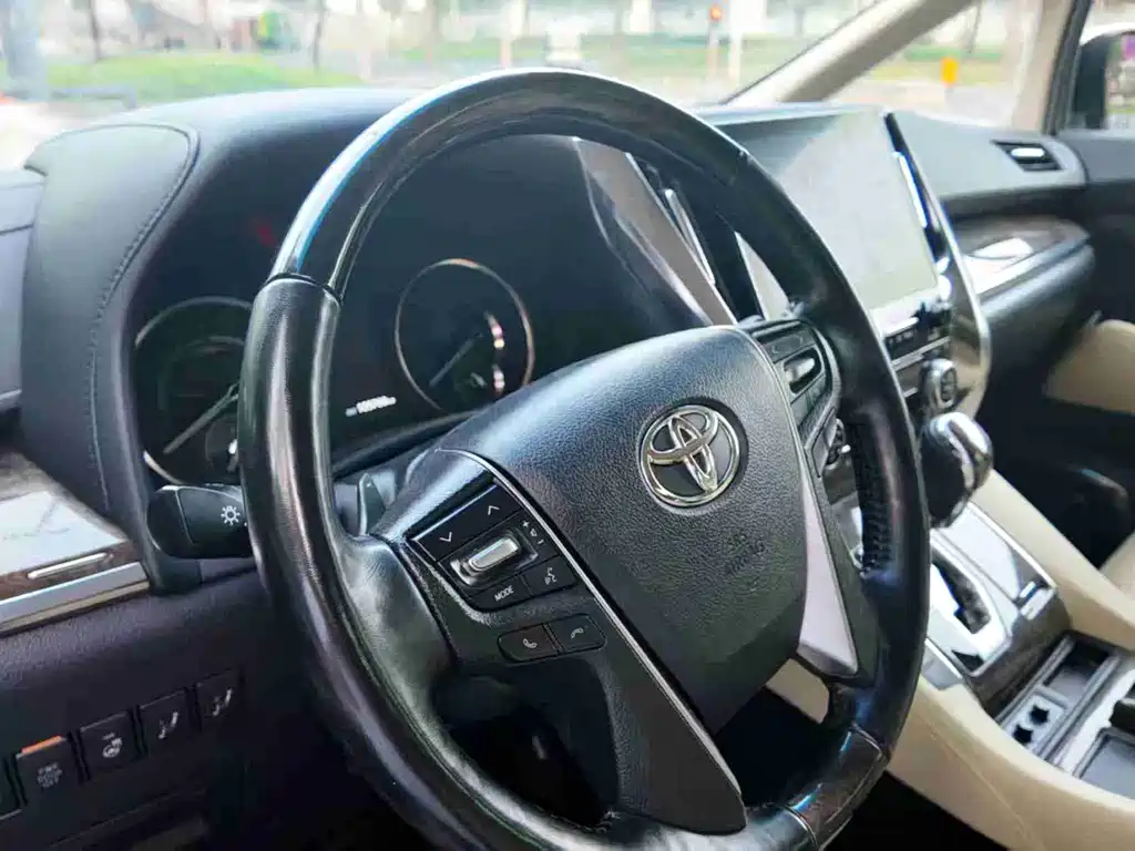 Toyota Alphard 2022 — фото 15